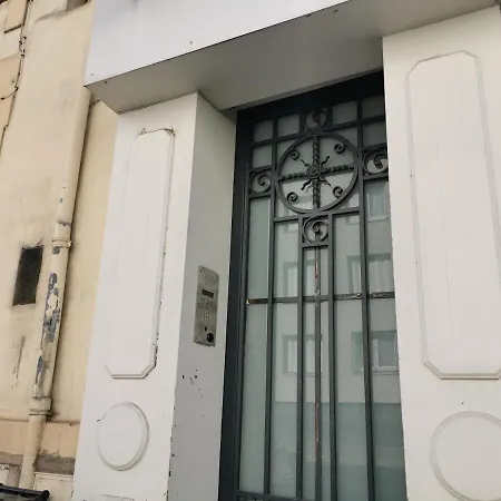 דירה Courcelles 41 *